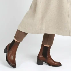 Women Jones Bootmaker Doria Heeled Leather Chelsea Boots -