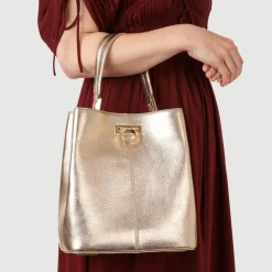 Women Jones Bootmaker Verna Leather Shoulder Bag -